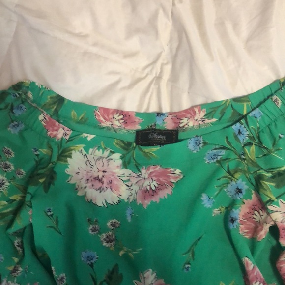 Off shoulder top purchased from stitch fix - Picture 4 of 4
